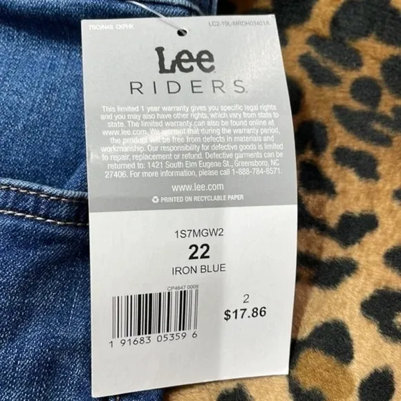 3 pairs size 22 shorts. 1 Lee rider Bermuda, 1 briggs french blue; 1 Napa Valley