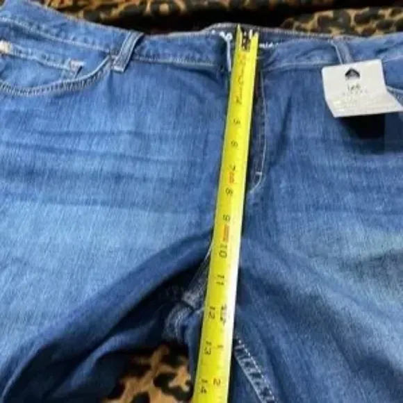 3 pairs size 22 shorts. 1 Lee rider Bermuda, 1 briggs french blue; 1 Napa Valley