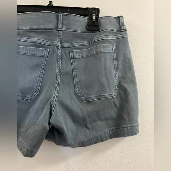 34. SPANX 6-Inch Stretch Twill Shorts in Hazy Grey