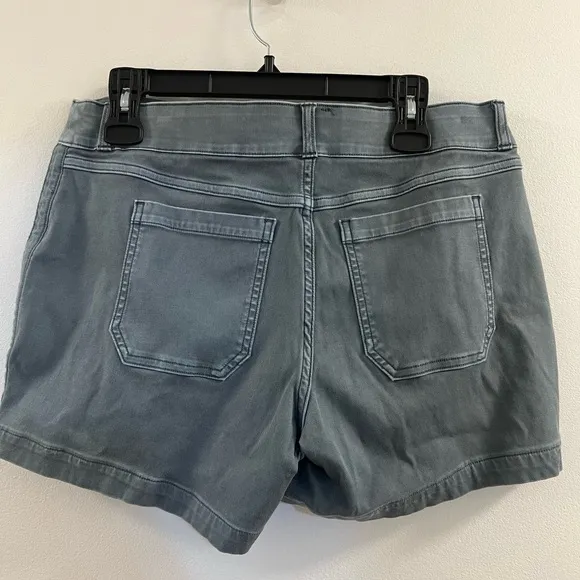 34. SPANX 6-Inch Stretch Twill Shorts in Hazy Grey