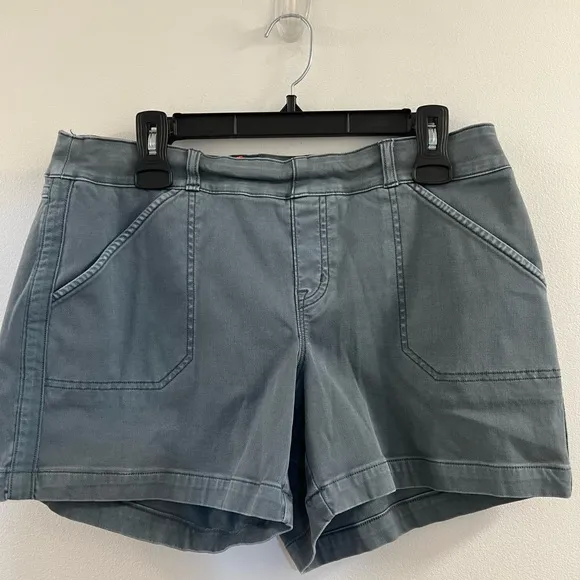 34. SPANX 6-Inch Stretch Twill Shorts in Hazy Grey