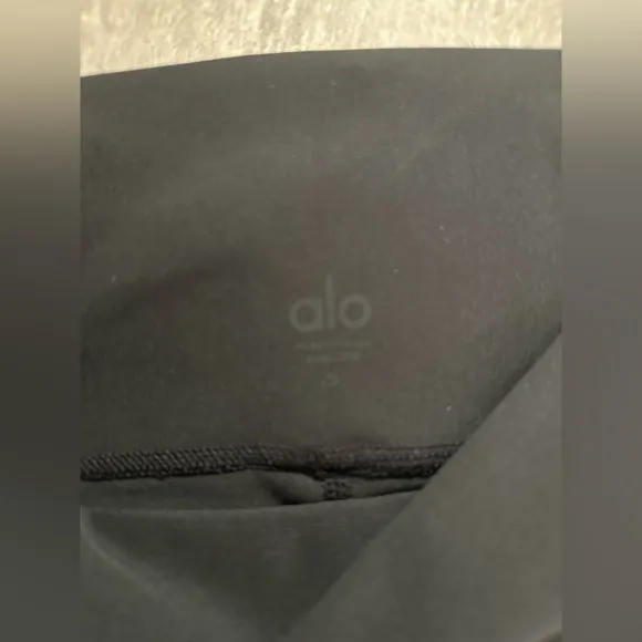 Alo Yoga High-Waist Airlift 3” Shorts Black Size Small EUC