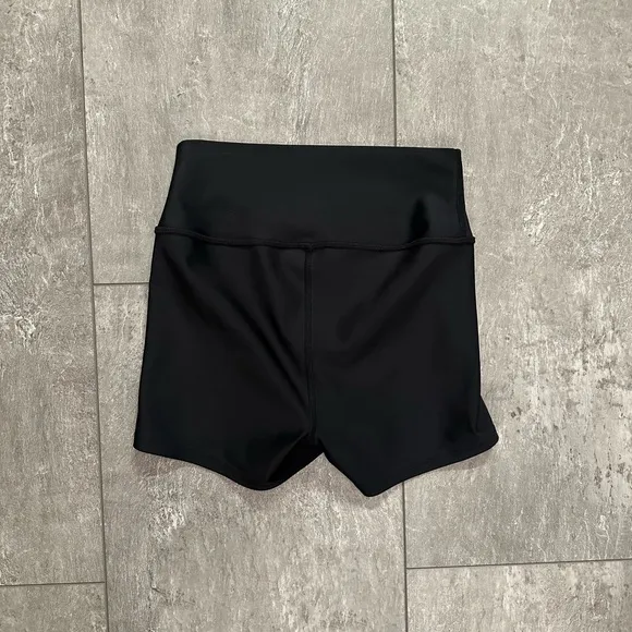 Alo Yoga High-Waist Airlift 3” Shorts Black Size Small EUC
