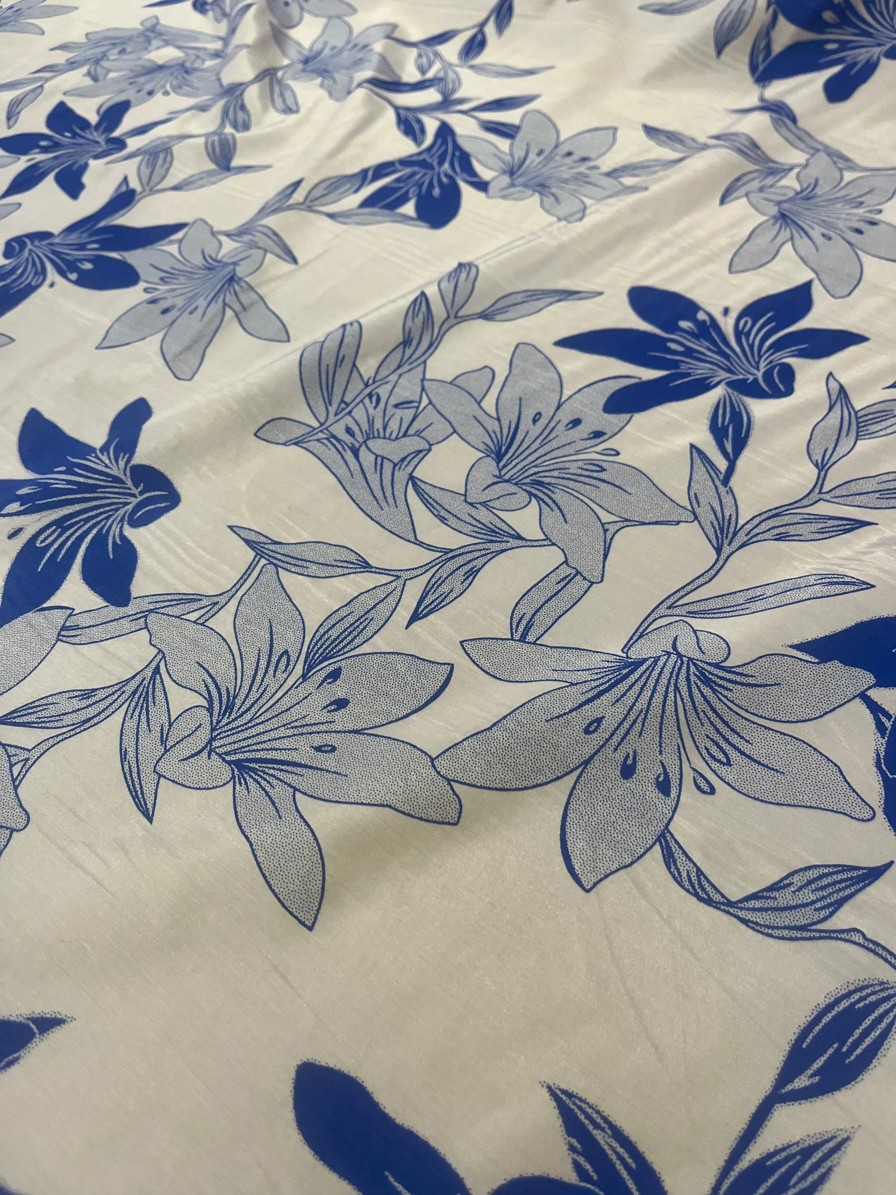 B01 colette 001 viscose soft pink electric blue flowers
