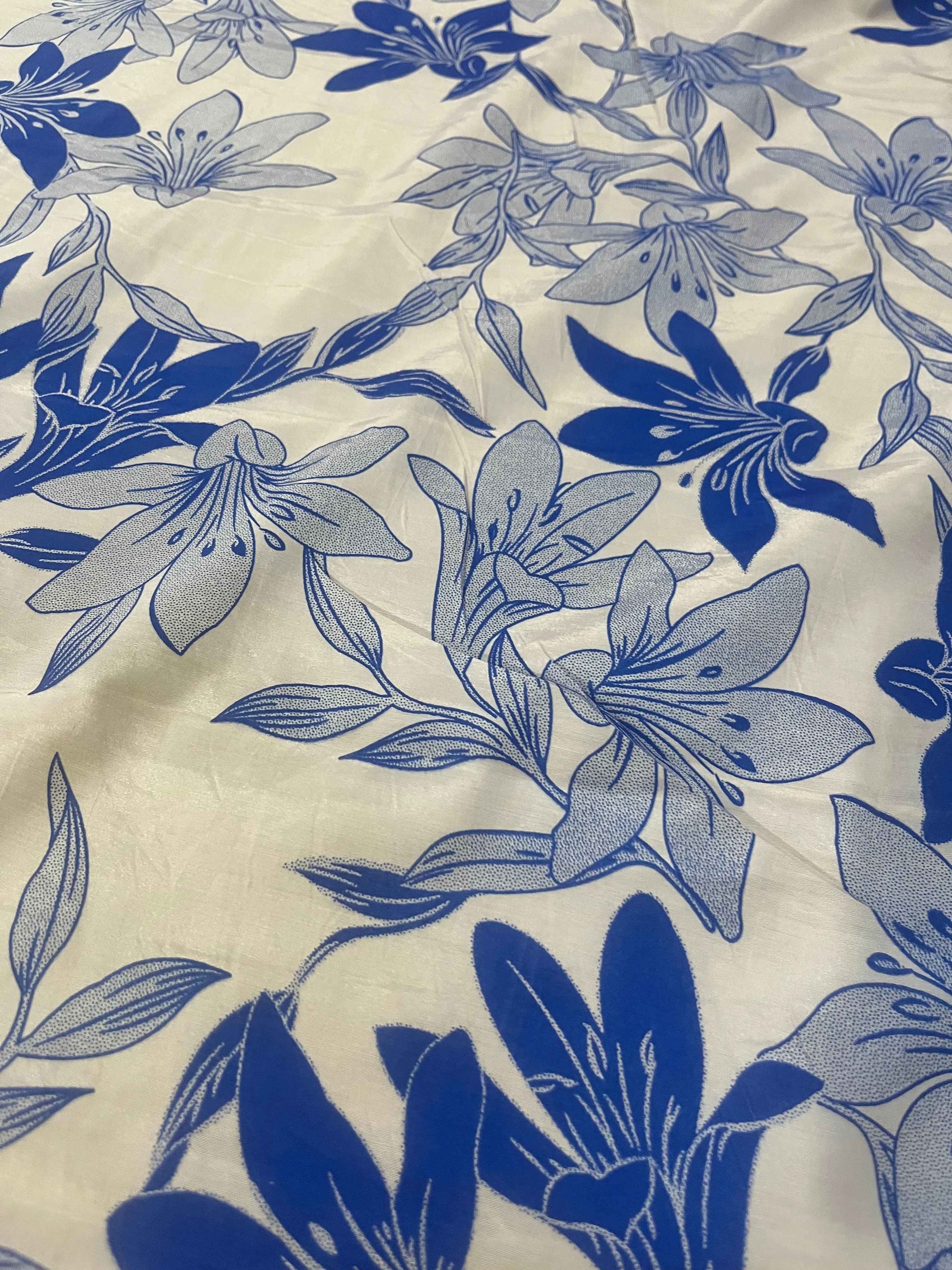 B01 colette 001 viscose soft pink electric blue flowers