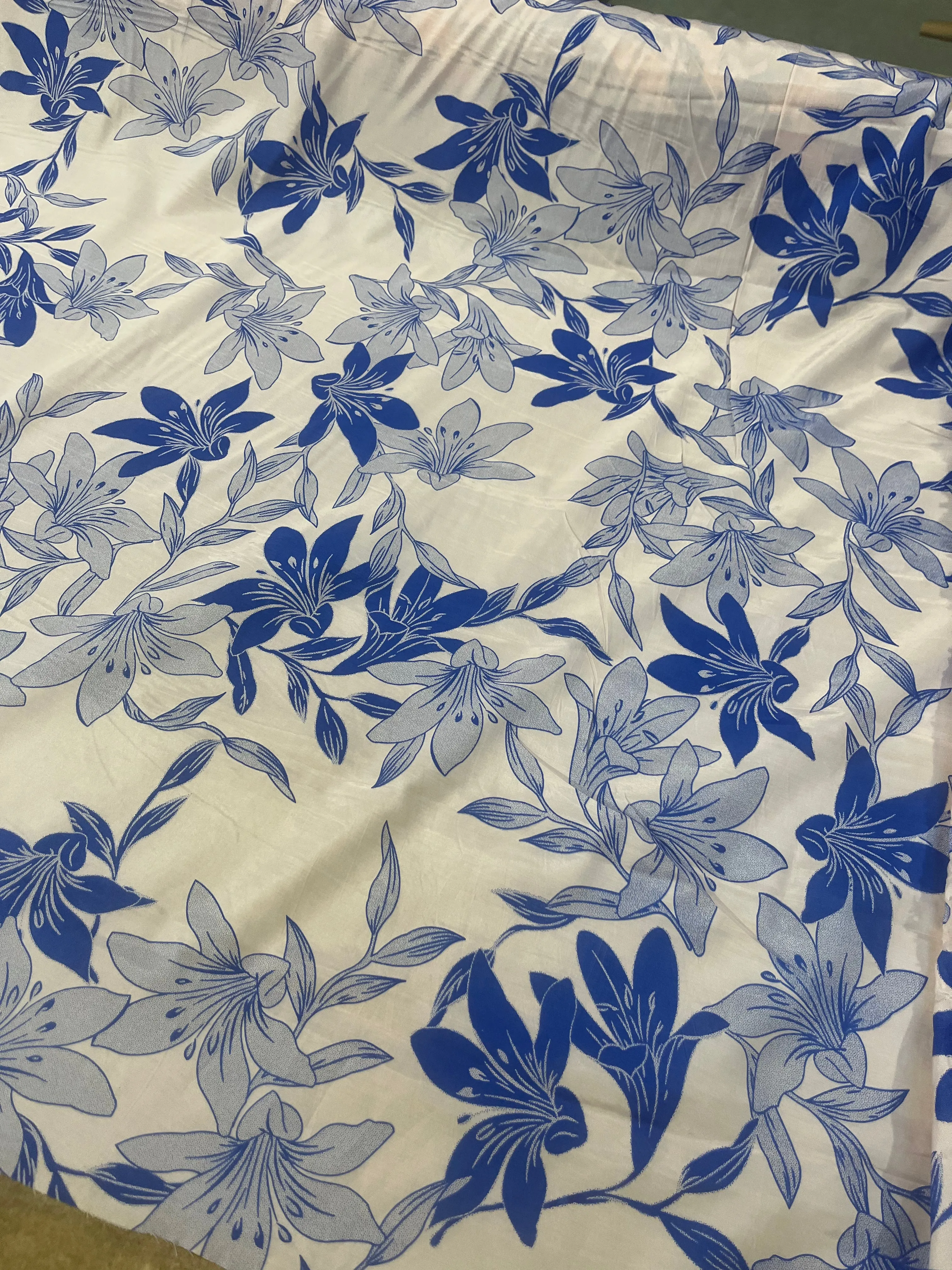 B01 colette 001 viscose soft pink electric blue flowers