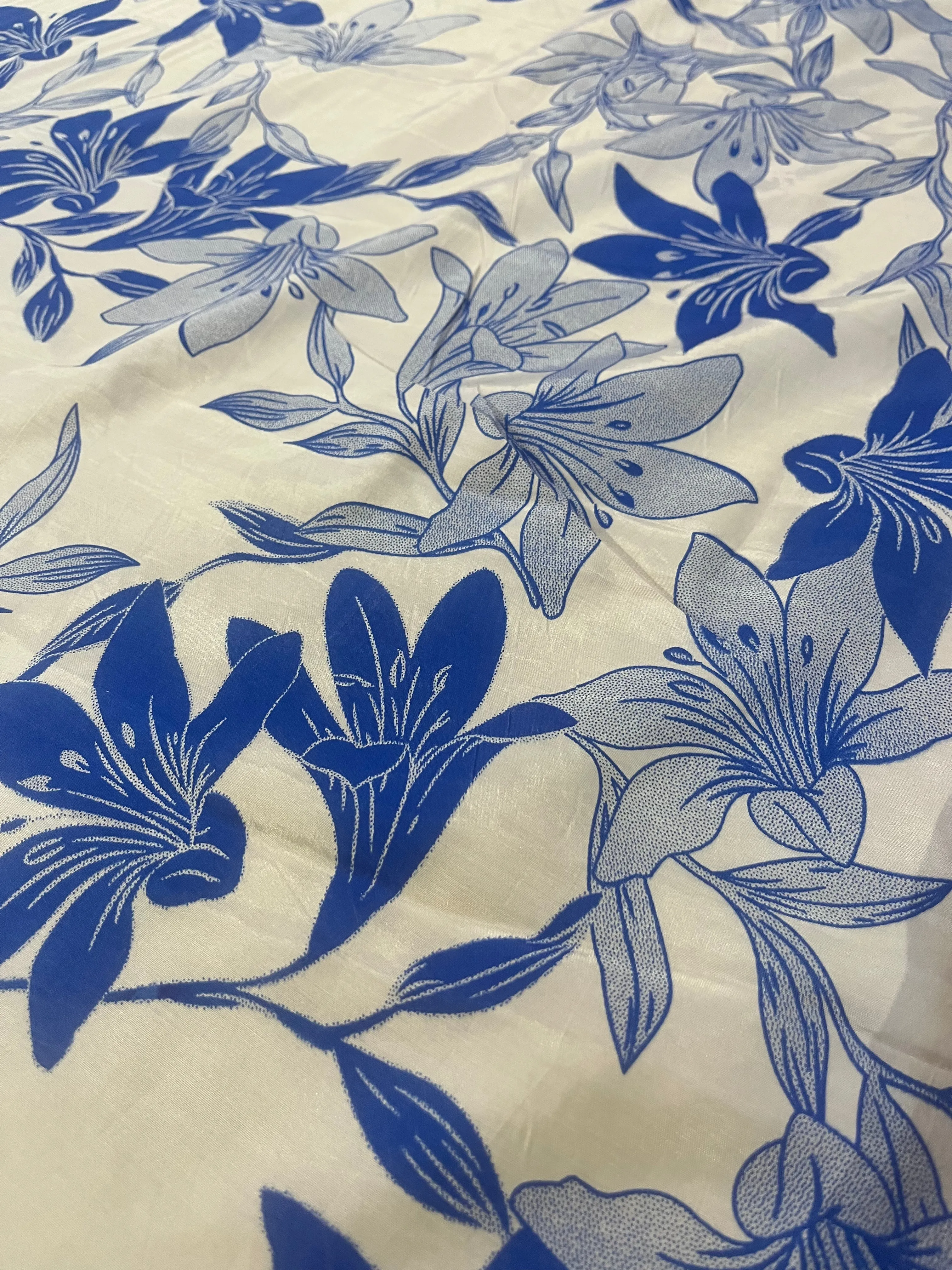 B01 colette 001 viscose soft pink electric blue flowers