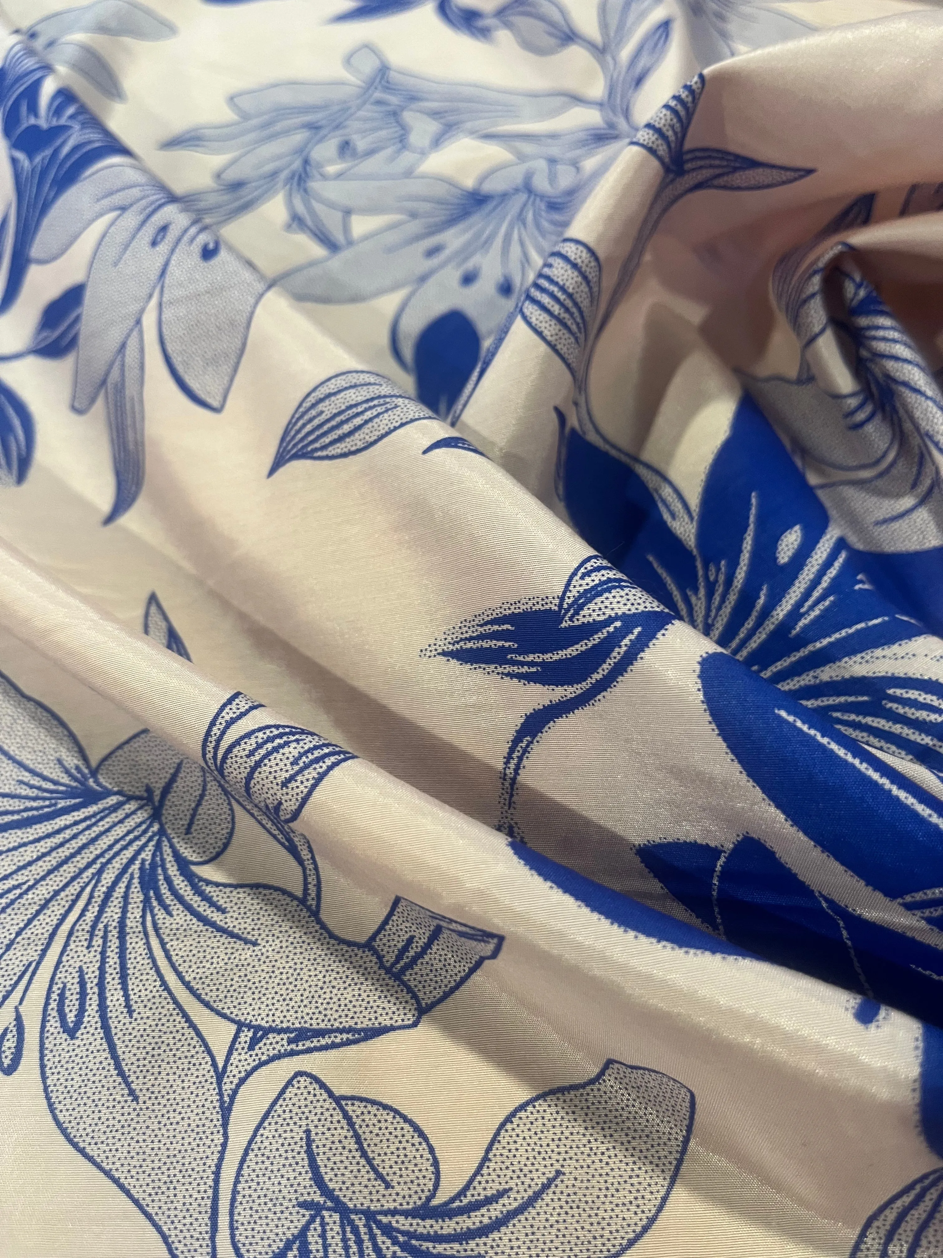 B01 colette 001 viscose soft pink electric blue flowers