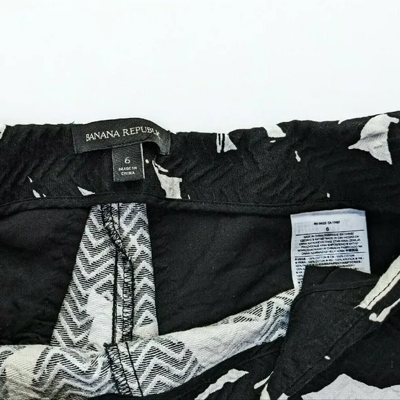 Banana Republic Size 6 Dress Shorts Side Zip