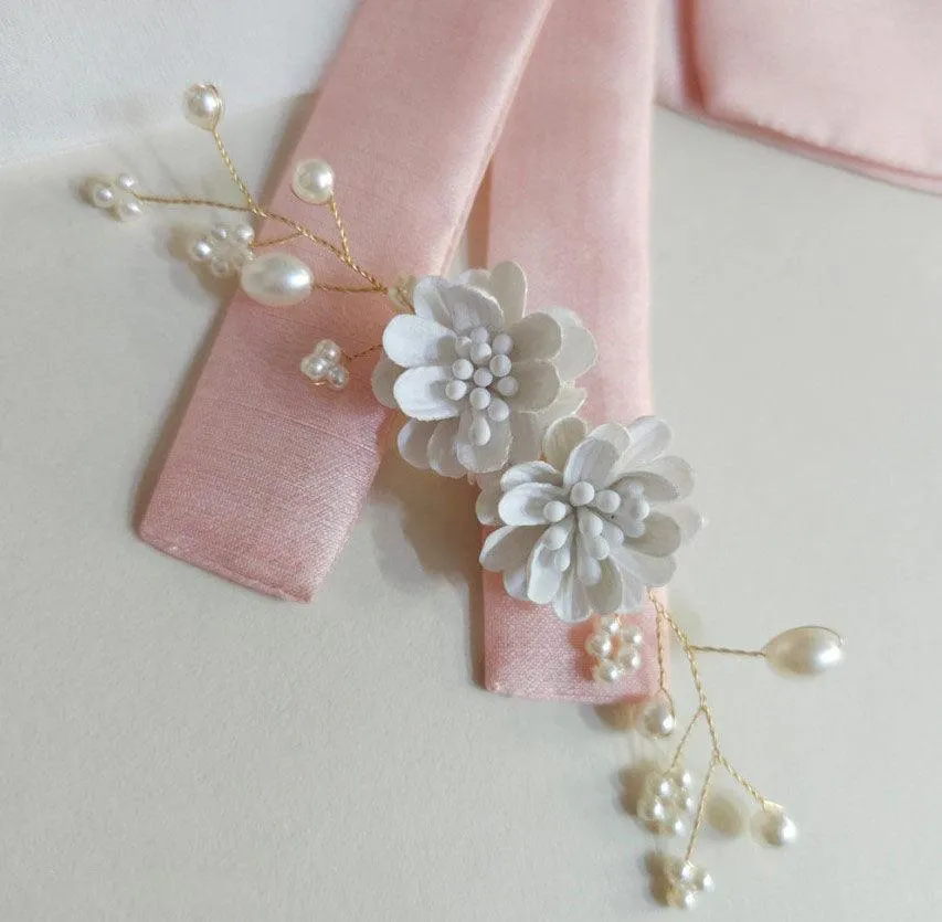Blossom Pearl brooch