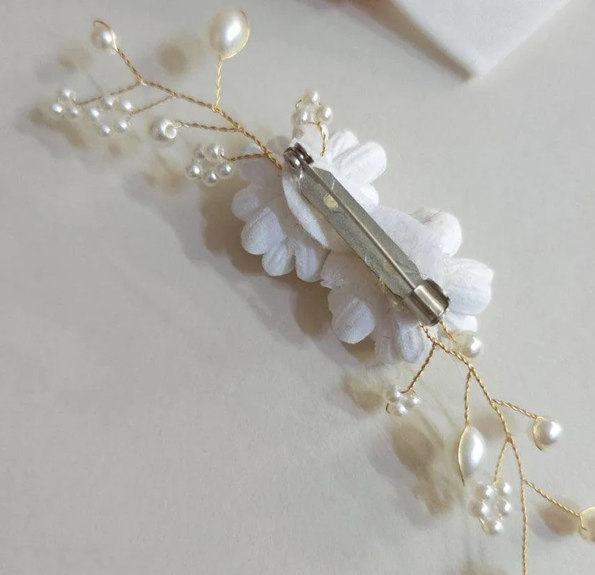 Blossom Pearl brooch