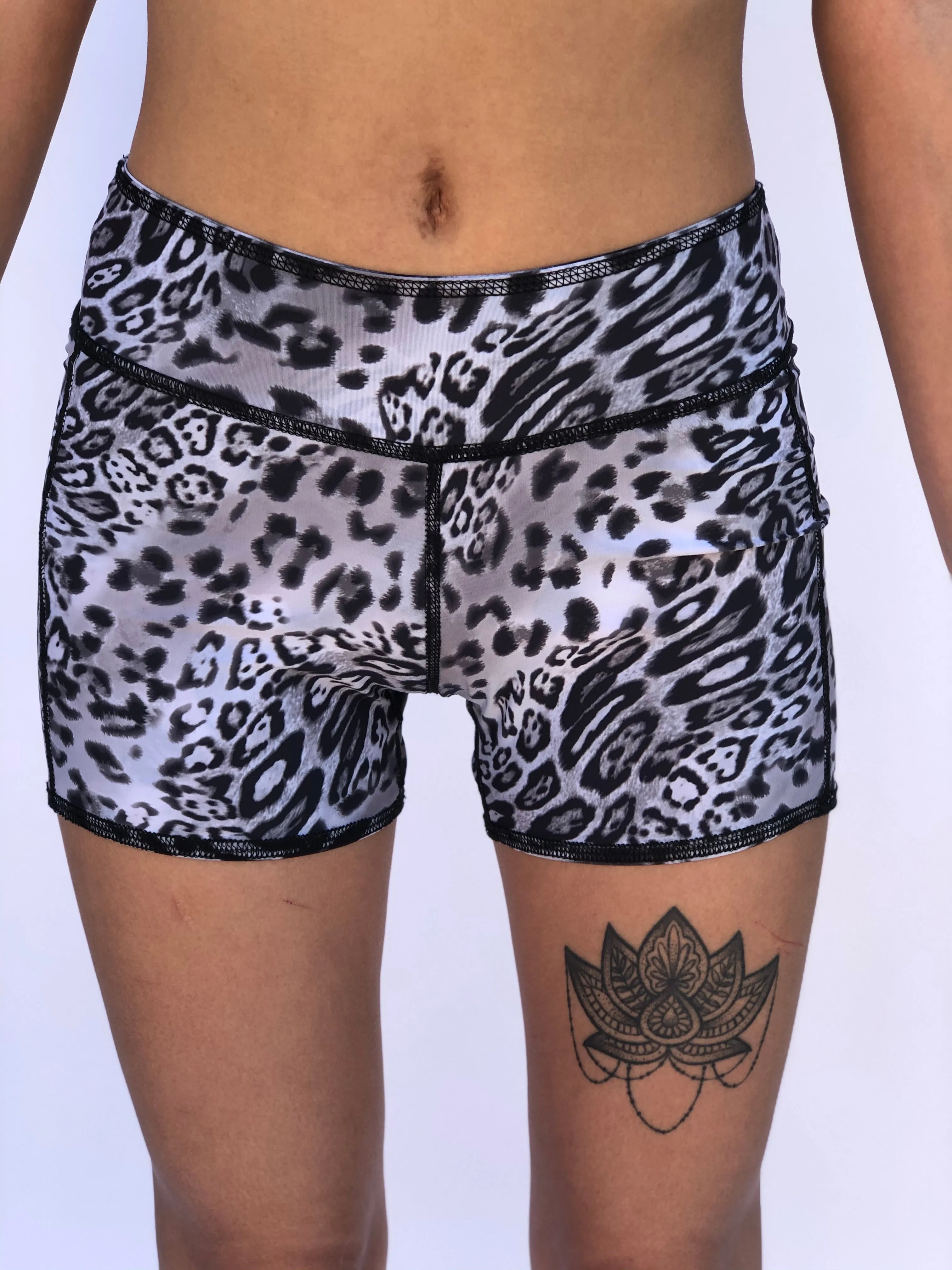 BOYS SHORTS LOW RISE WHITE TIGER/SNOW LEOPARD