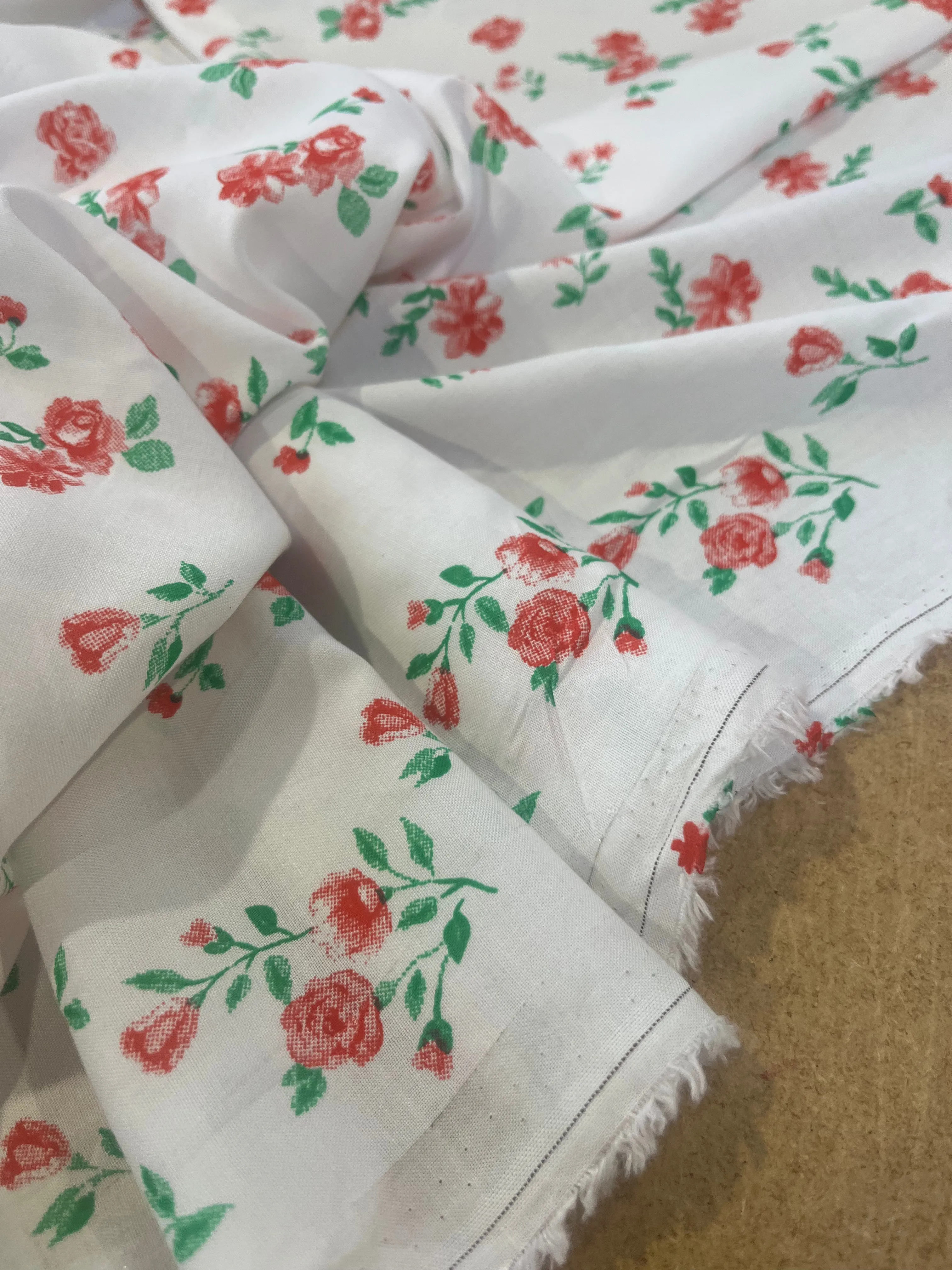 C02 colette 031 viscose red roses
