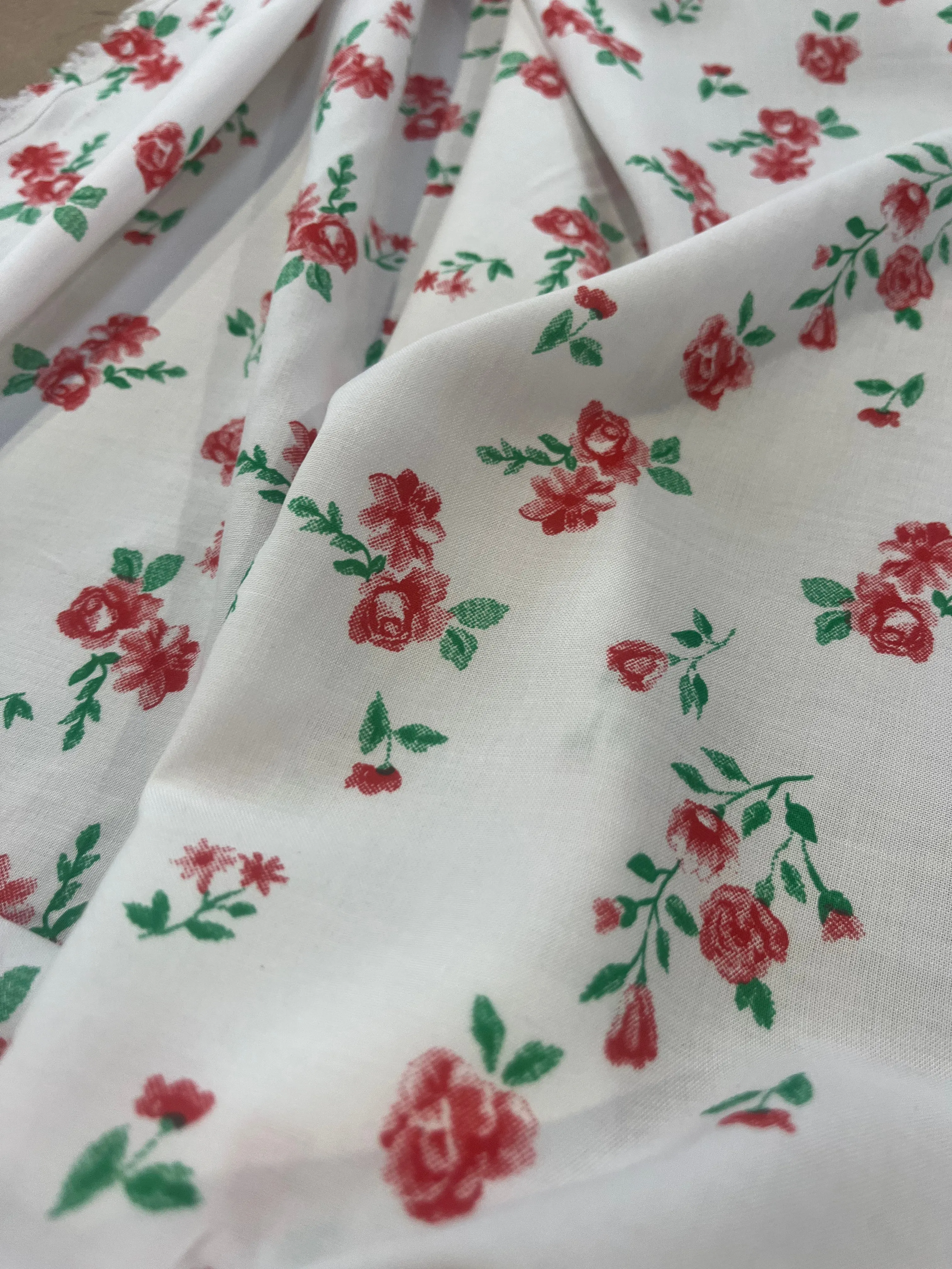 C02 colette 031 viscose red roses
