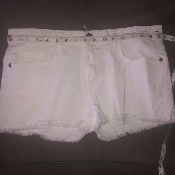 Current Elliot Cut-Off shorts