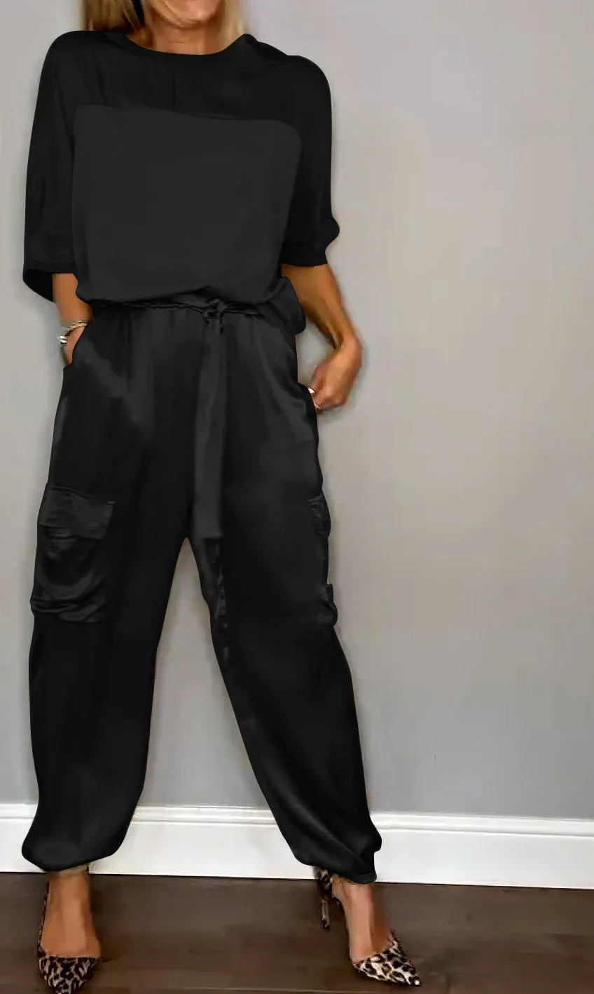 Dana® | 2-piece women's suit with short sleeves and trousers in smooth satin