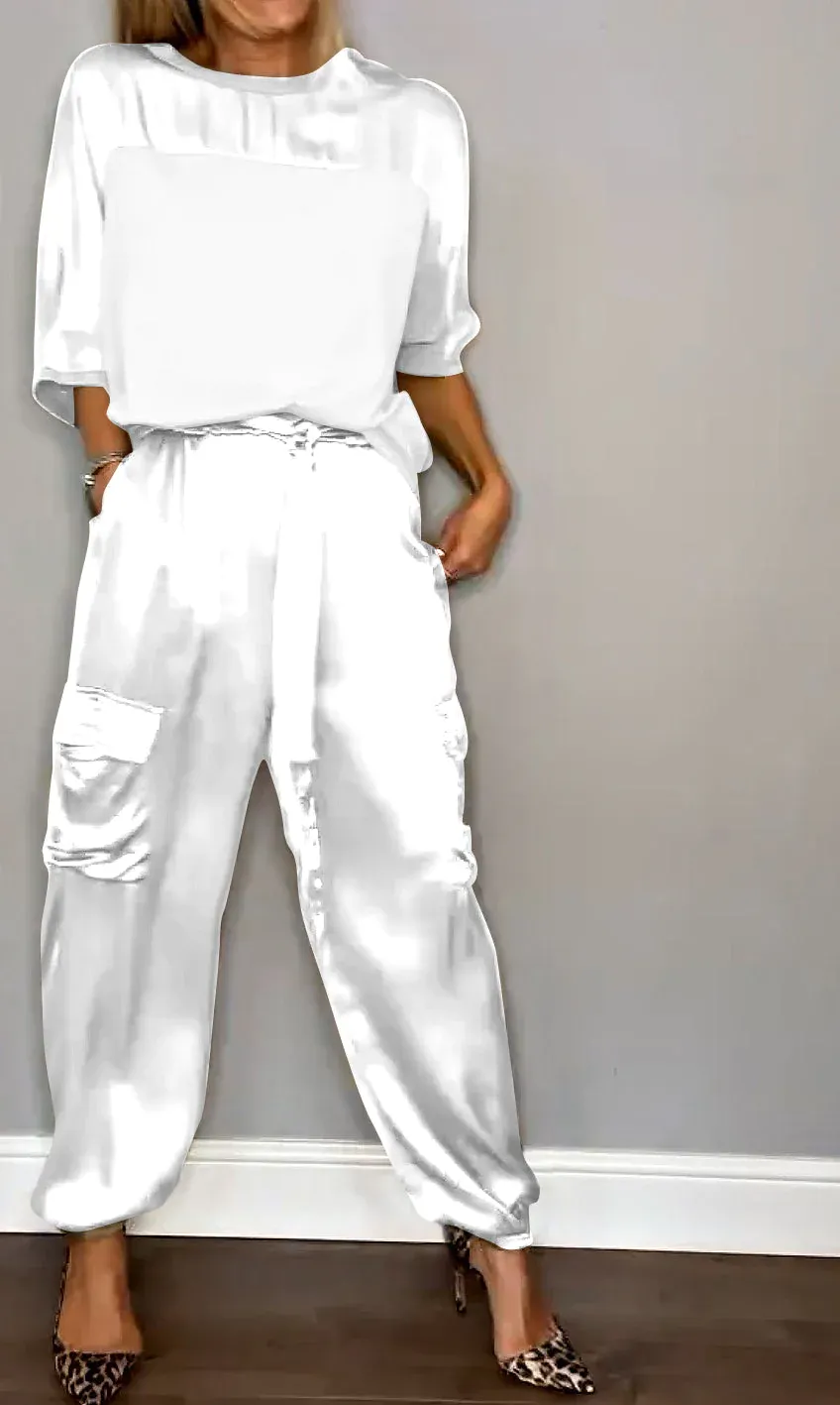 Dana® | 2-piece women's suit with short sleeves and trousers in smooth satin