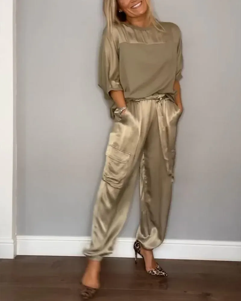 Dana® | 2-piece women's suit with short sleeves and trousers in smooth satin