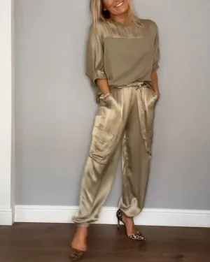 Dana® | 2-piece women's suit with short sleeves and trousers in smooth satin