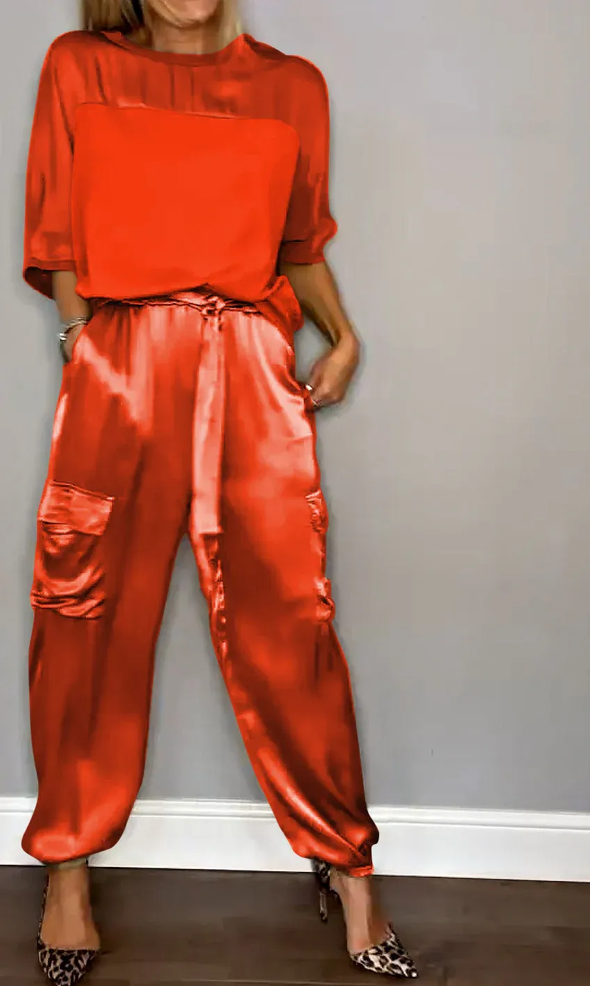 Dana® | 2-piece women's suit with short sleeves and trousers in smooth satin