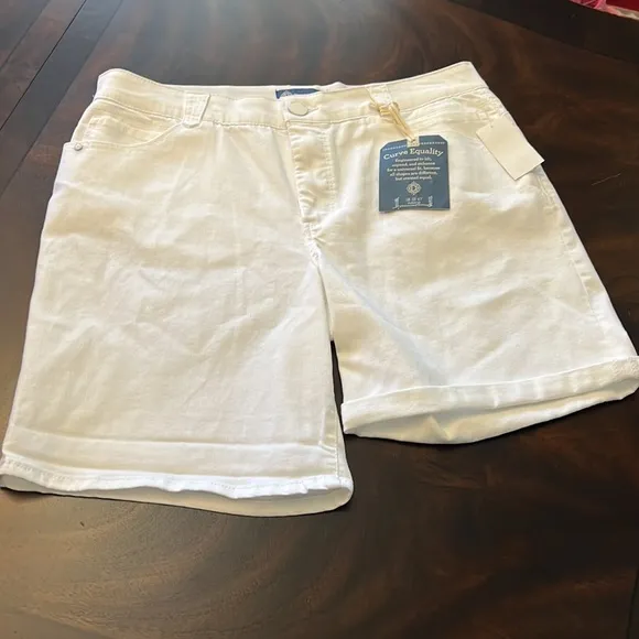 Democracy Ab&quot;solution Short Slimming White Shorts