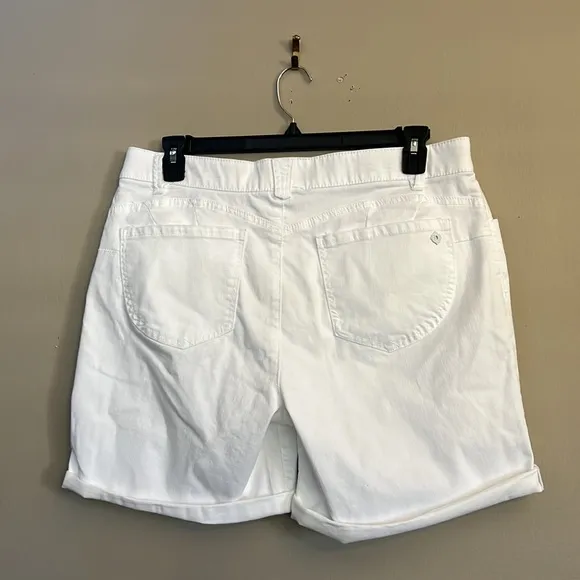Democracy Ab&quot;solution Short Slimming White Shorts