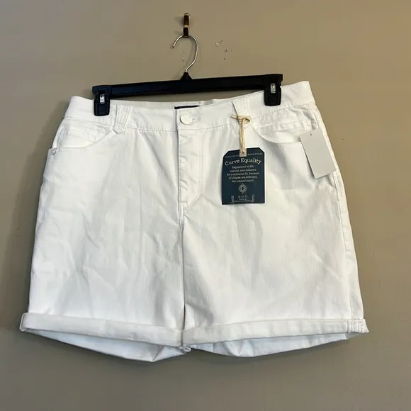 Democracy Ab&quot;solution Short Slimming White Shorts