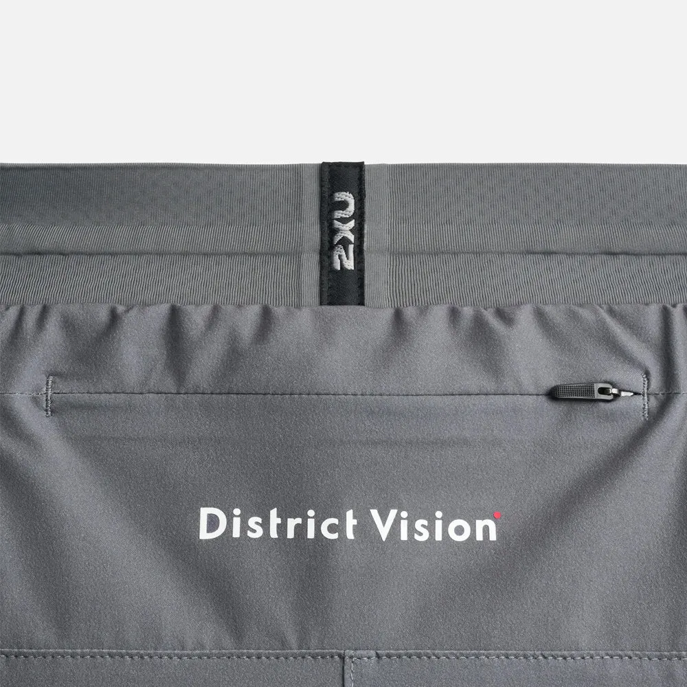 District Vision   2XU Ultralight Desert 5 Inch Short - Carbon