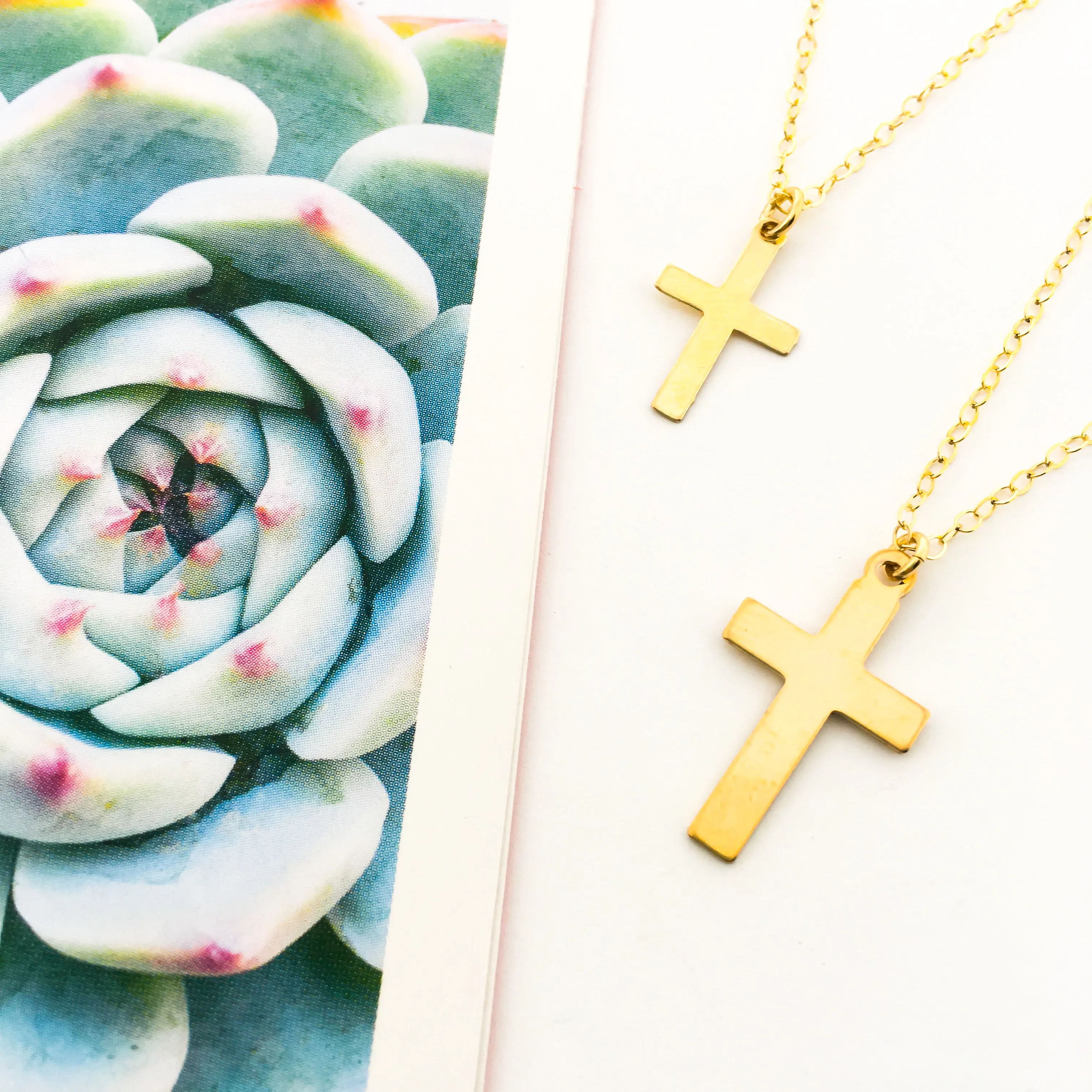 Faith Smooth Cross Necklace | Gold