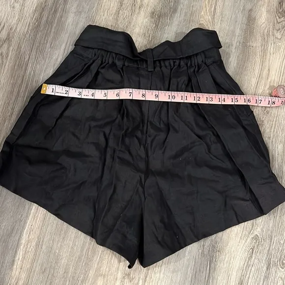 GILLIA linen shorts