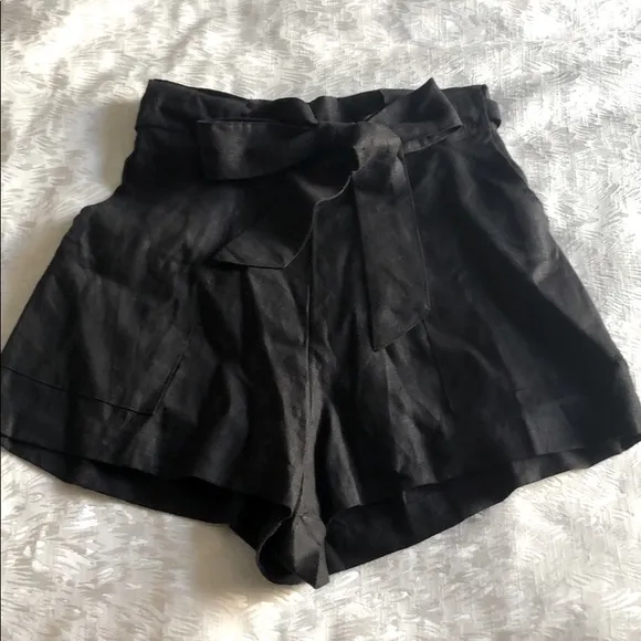 GILLIA linen shorts