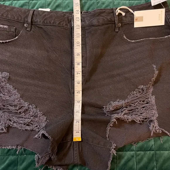 Good American Black denim bombshell shorts