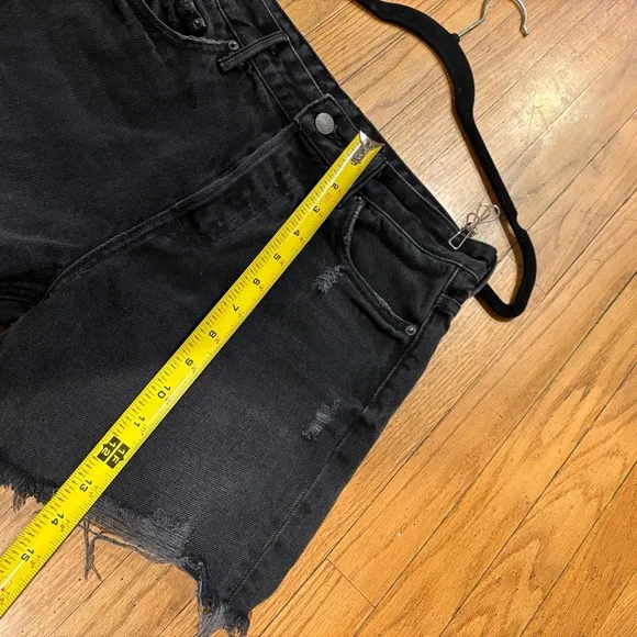 GRLFRND Jourdan Cut-Off Denim Shorts Black Late For Love Bermuda Spring Summer