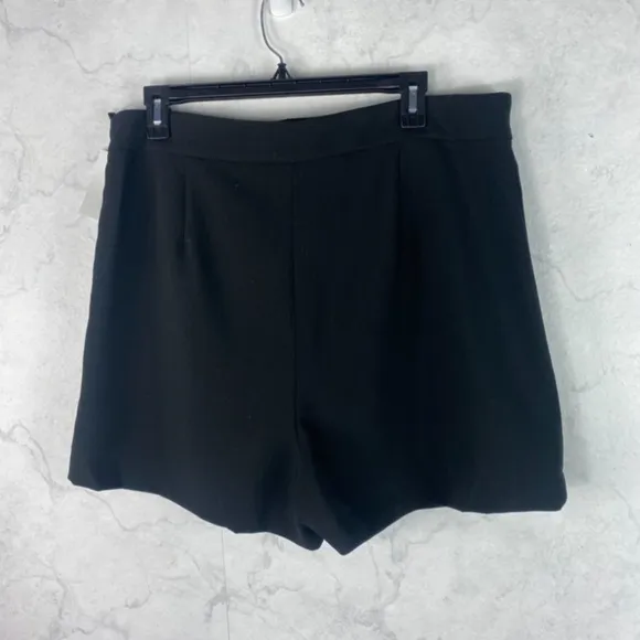 [H&amp;M] Black High Waist Button Shorts