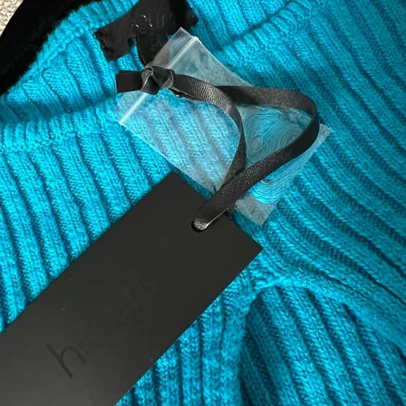 Hours lua cropped keyhole sweater in cerulean blue size small