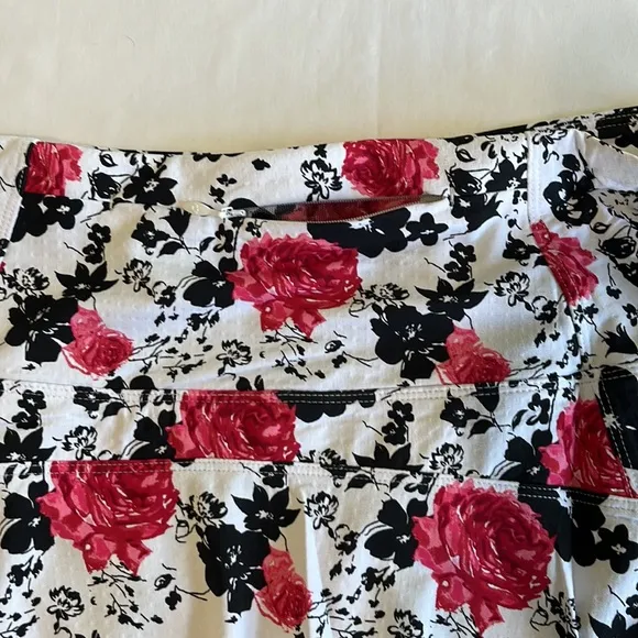 Ibkul Linited Edition 14in Swing Skort Xenia Red and Black Floral
