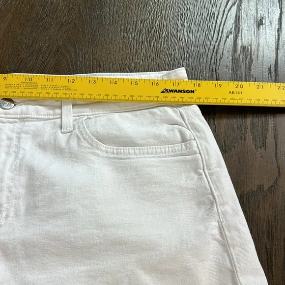 JOE'S JEANS™️ Size 32 'THE OZZIE' 4&quot; White Cutoff Stretch Denim Shorts
