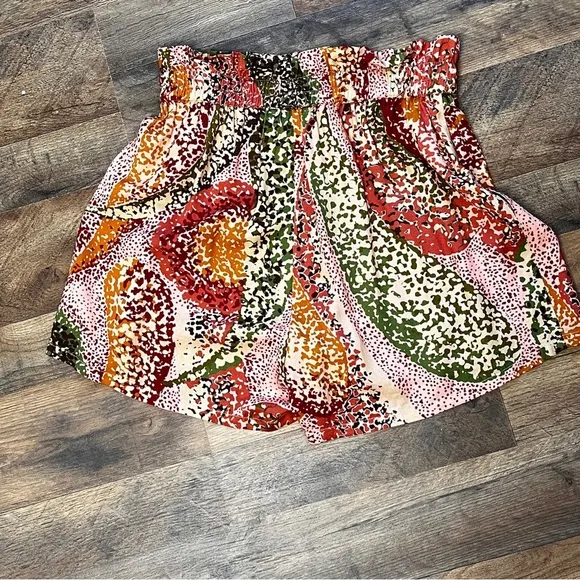 Julia Brown Multicolor Caliente Paisley Print Twill Kary Shorts Size Small NWT