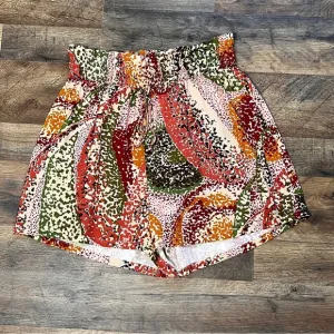 Julia Brown Multicolor Caliente Paisley Print Twill Kary Shorts Size Small NWT