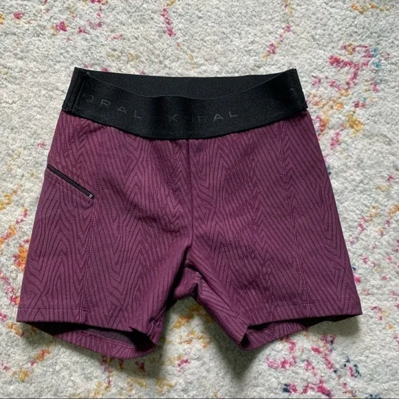 Koral Emblem Stretch-Jacquard Shorts Plum sz S