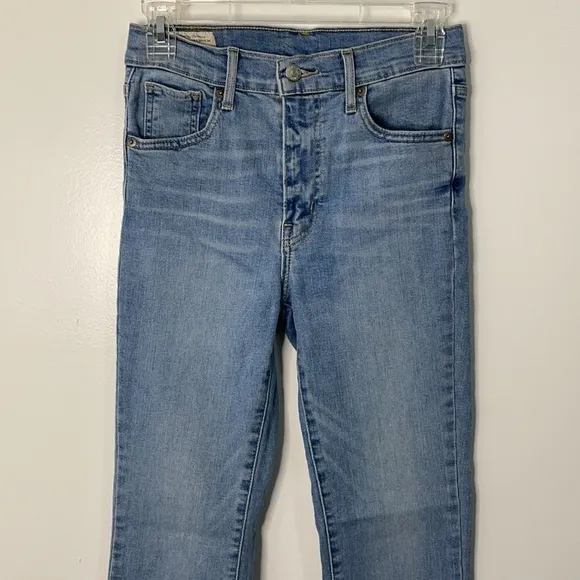 Levi’s Premium Crop Flare Jeans Size 25