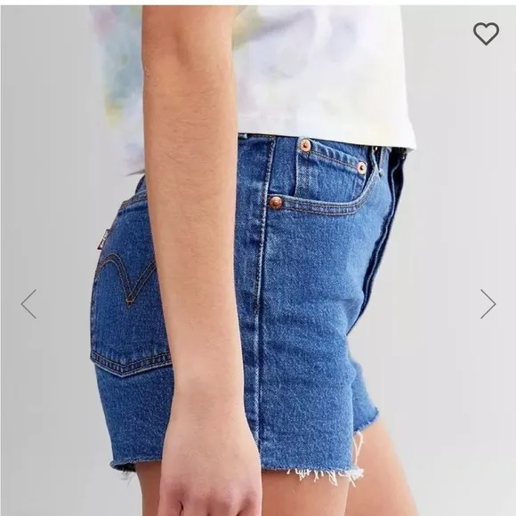 Levi’s Premium Ribcage Stretch Shorts, size 27 NWT