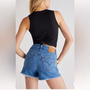 Levi’s Premium Ribcage Stretch Shorts, size 27 NWT