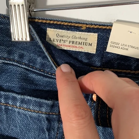 Levi’s Premium Ribcage Stretch Shorts, size 27 NWT