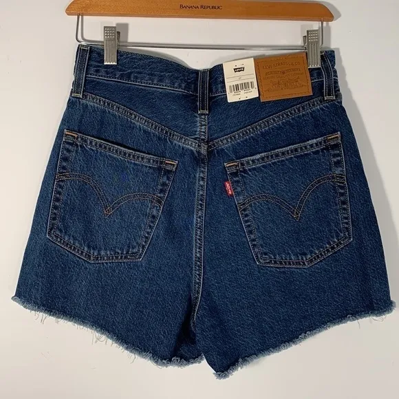 Levi’s Premium Ribcage Stretch Shorts, size 27 NWT
