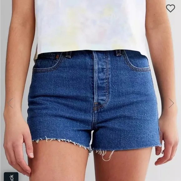 Levi’s Premium Ribcage Stretch Shorts, size 27 NWT