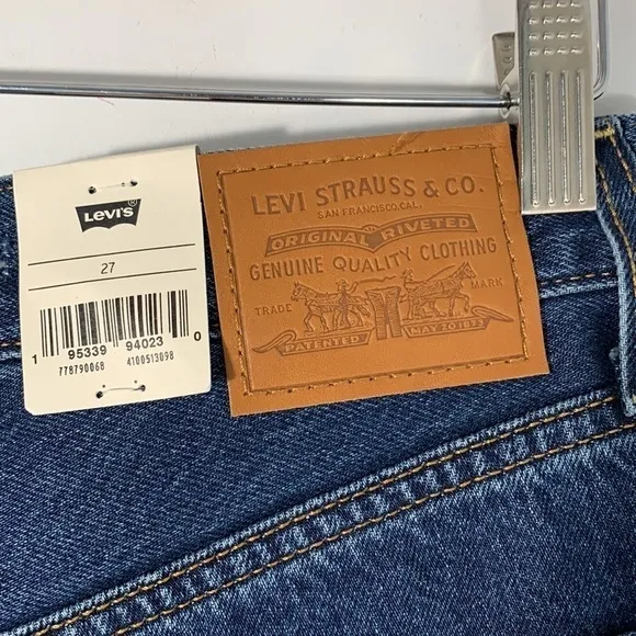 Levi’s Premium Ribcage Stretch Shorts, size 27 NWT
