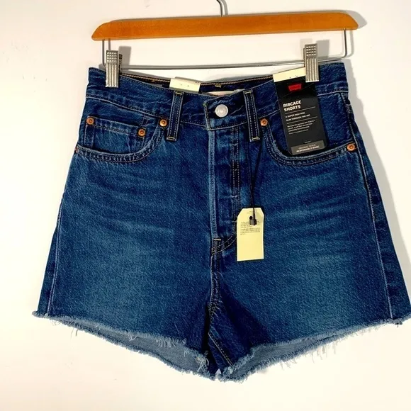 Levi’s Premium Ribcage Stretch Shorts, size 27 NWT