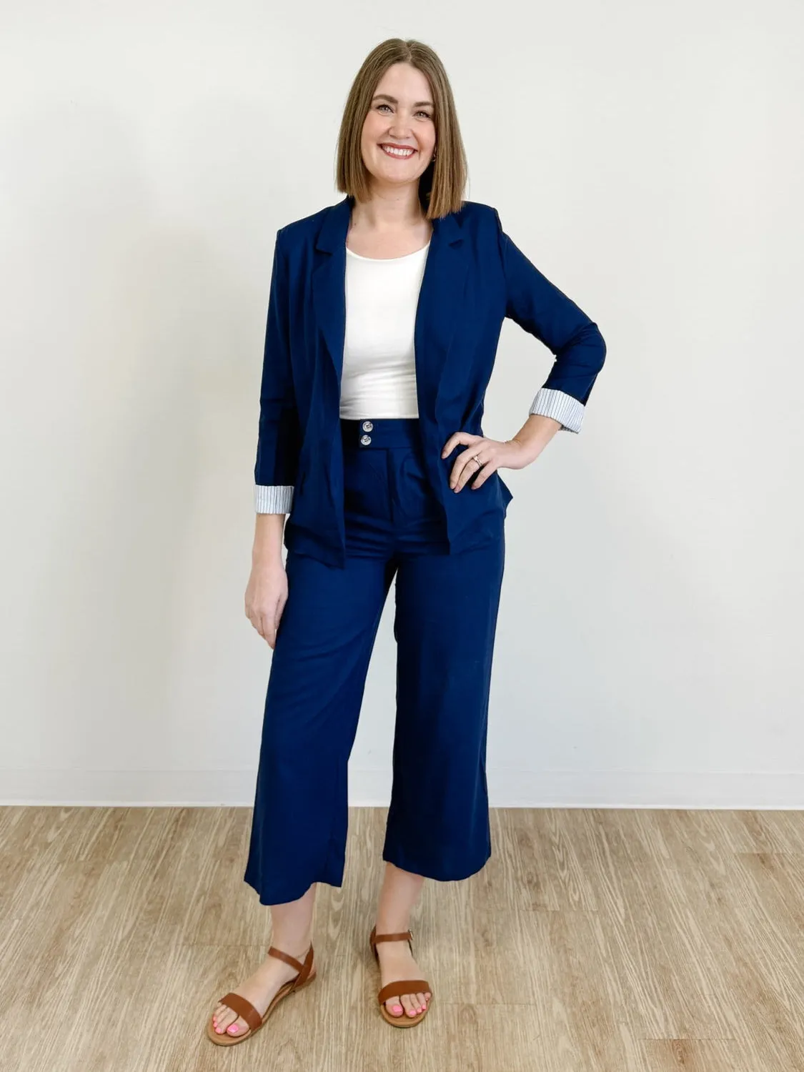Linen Cropped Pants in Navy