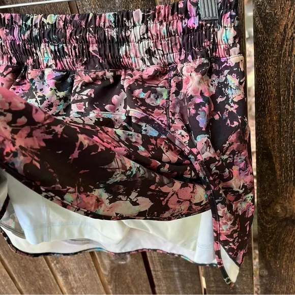 Lululemon Hotty Hot High Rise Skirt Skort NWOT In Stencil Blossom Sz 6